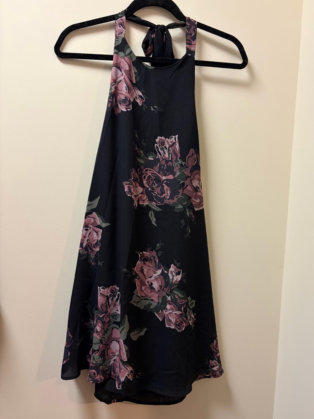 Sexy Tobi Black Low Open Back Halter Dress with Mauve Floral Print Women’s Small